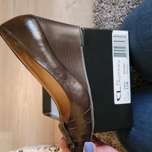 CL by Laundry wedge heels